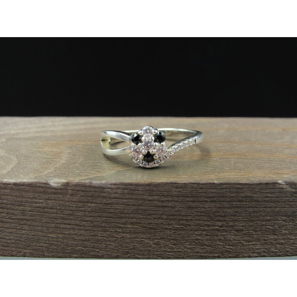 Size 9 Sterling Silver Fancy Design Cubic Zirconia Gem Band Ring Vintage